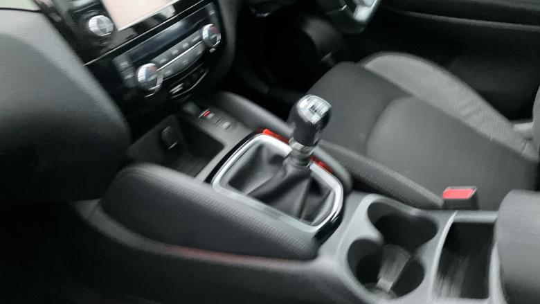 Nissan Qashqai 1.2 DiG-T N-Connecta 5dr Petrol Hatchback